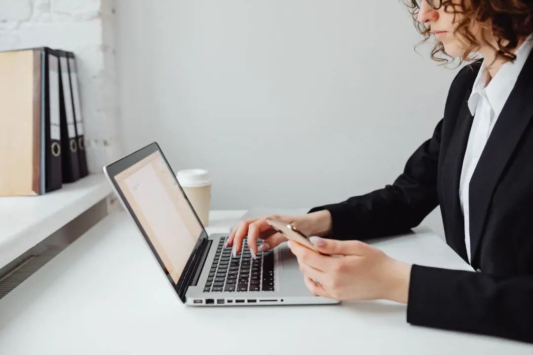 有多少個崩潰瞬間，藏在掛斷電話后